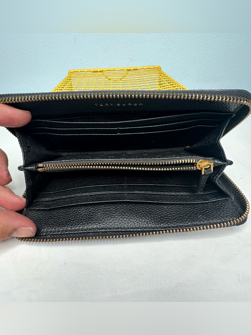 Tory Burch Black & Beige Snake-Print Zip Wallet - Picture 6 of 7